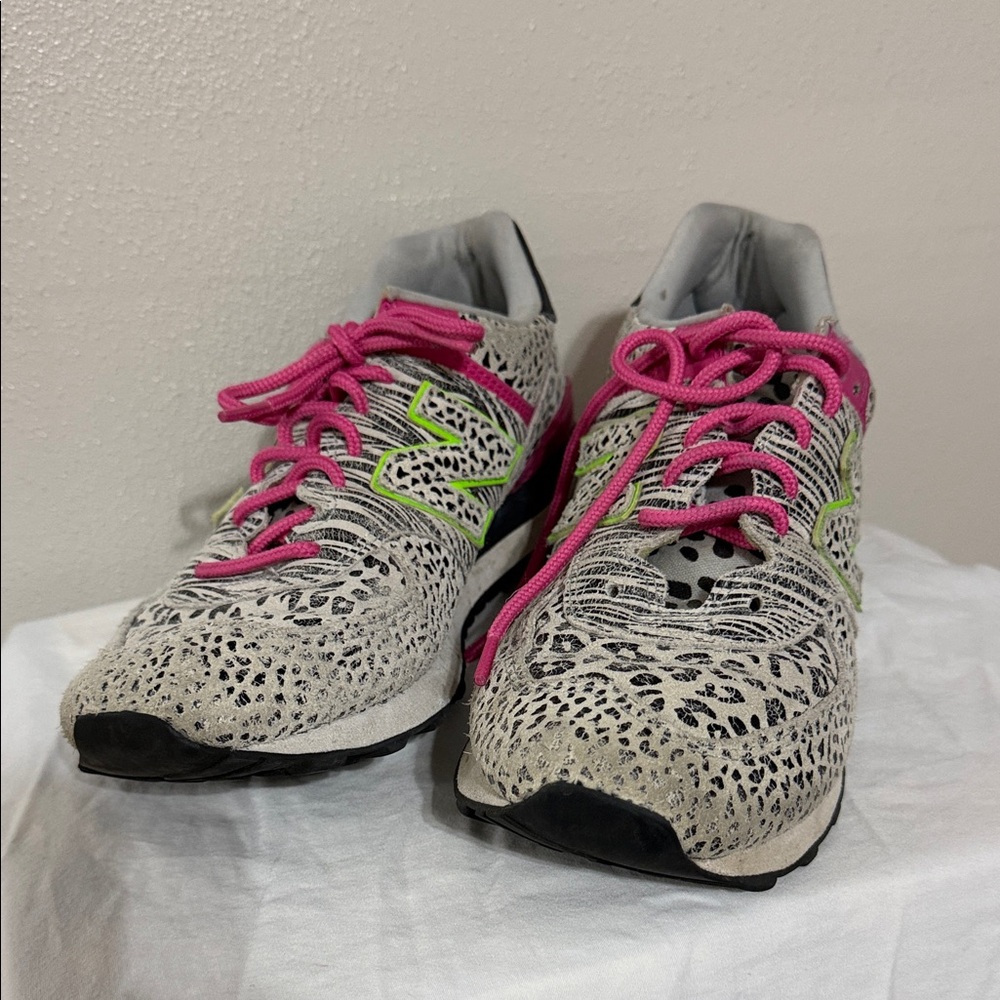 new balance 574 Women's Gray animal print Sneakers Pink Laces Neon Green Accents